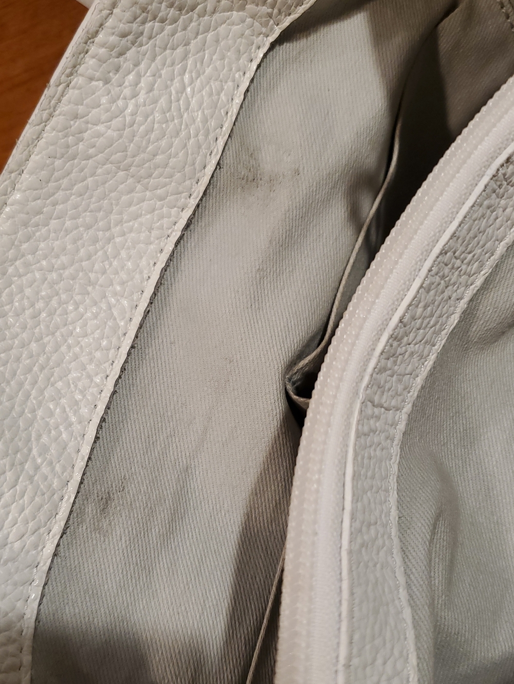 Mark & Graham Small Elisabetta Slouch Bag - Picture 13 of 14